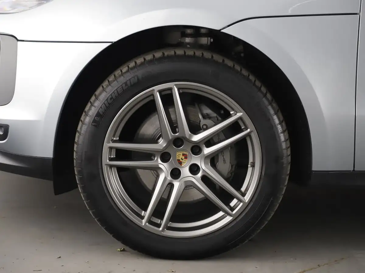 2021-porsche-macan-30-s-big-3