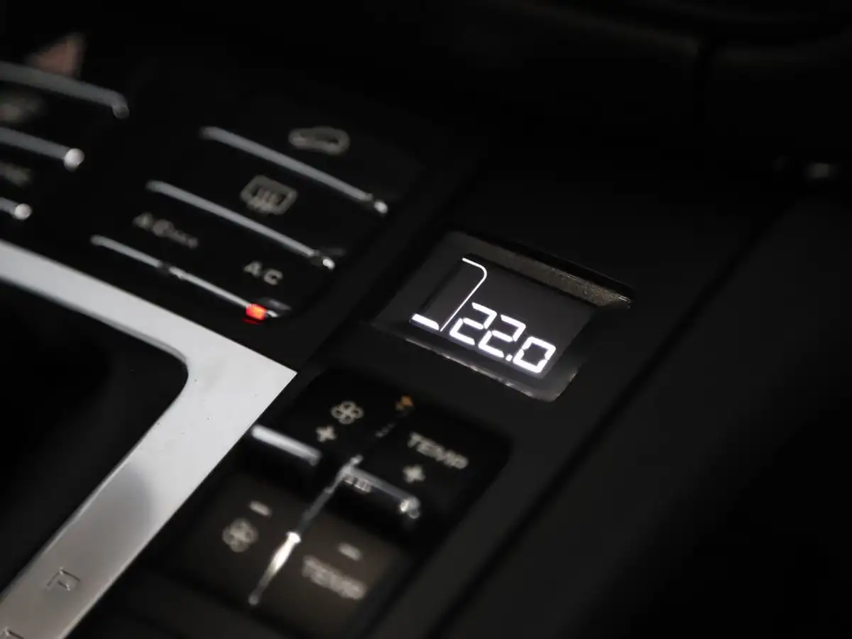 2021-porsche-macan-30-s-big-31