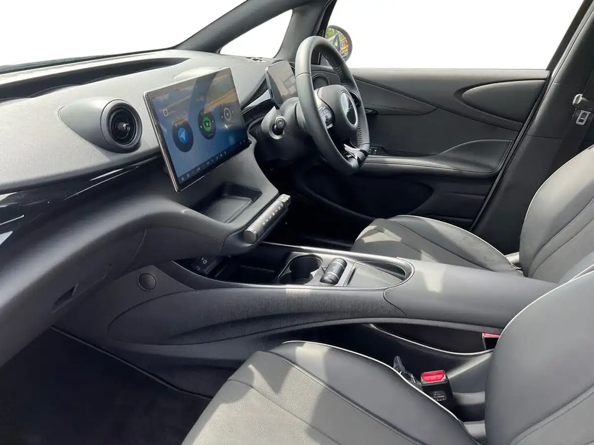 2024-byd-dolphin-e-active-big-10