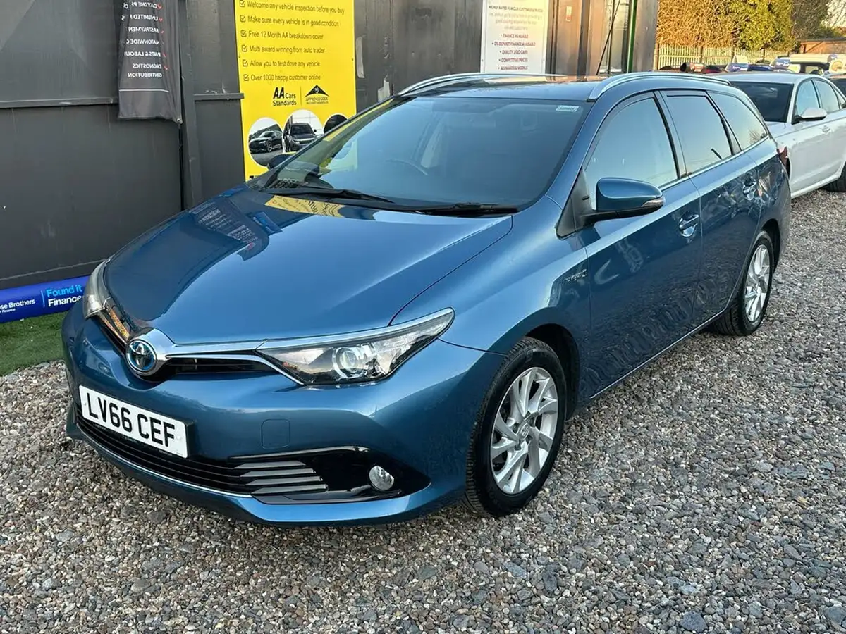 2016-toyota-auris-18-vvt-i-hsd-business-edition-estate-big-3