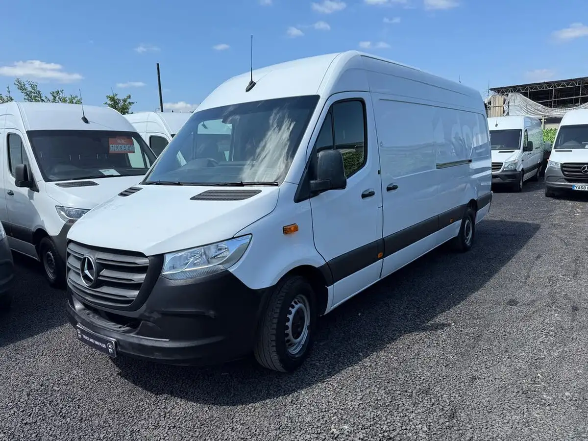 2018-mercedes-benz-sprinter-21cdi-311-l2h1-panel-van-rwd-eco-gear-360-big-8
