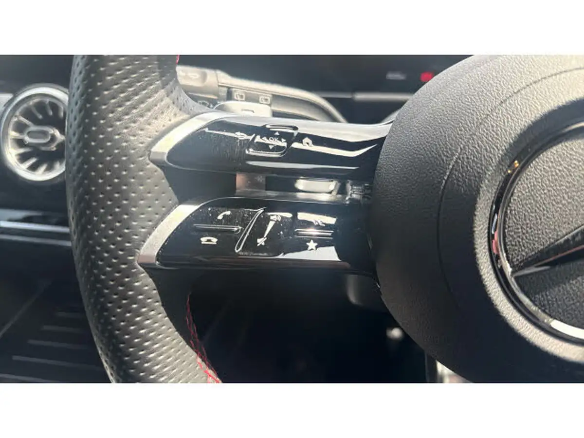2024-mercedes-benz-gla-class-13-gla-200-amg-line-executive-big-32