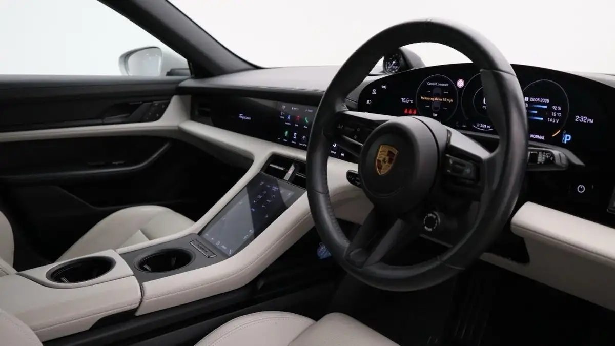 2022-porsche-taycan-e-4-cross-turismo-big-5