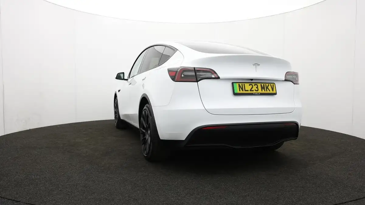 2023-tesla-model-y-e-rwd-big-34