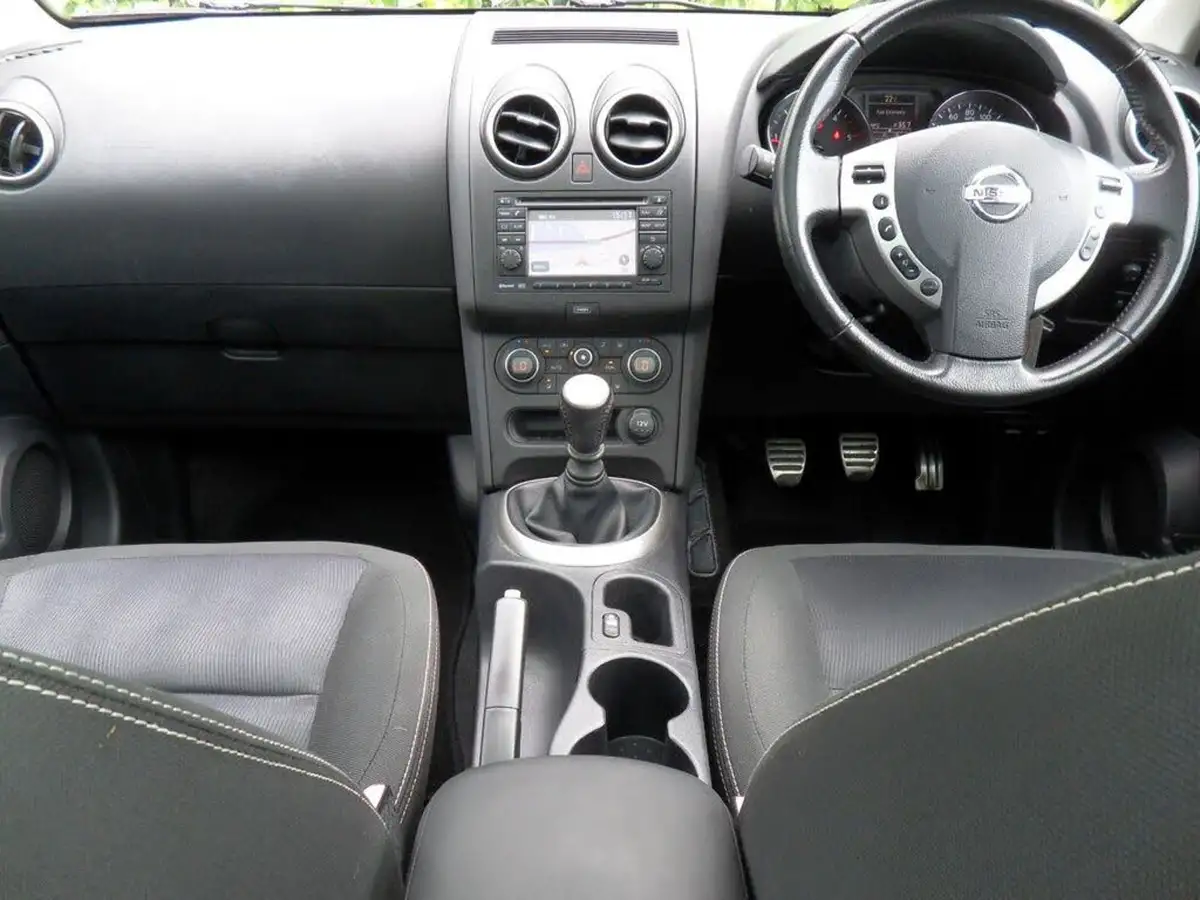 2012-nissan-qashqai-15td-n-tec-big-61
