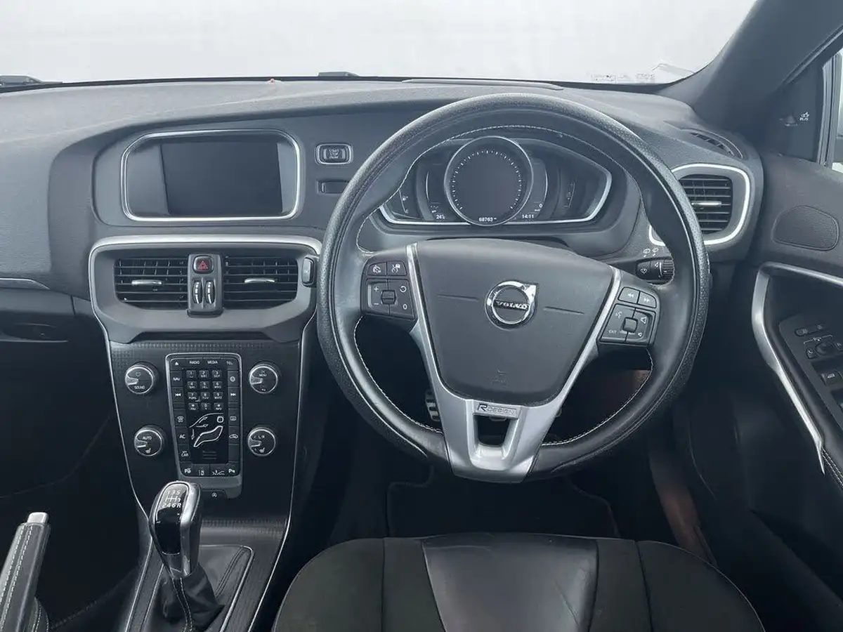2018-volvo-v40-20td-d3-r-design-nav-plus-big-34
