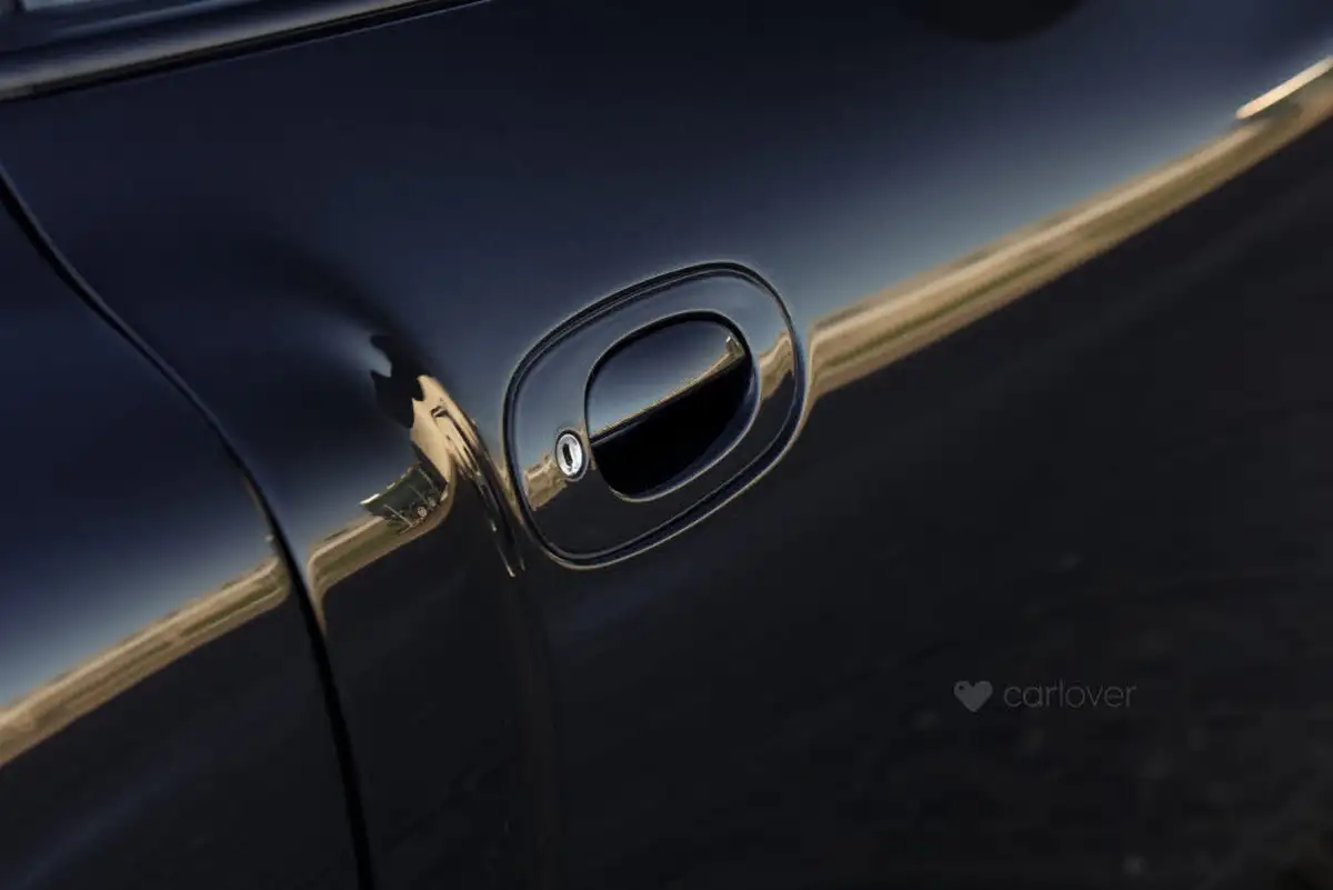 2004-aston-martin-vanquish-59-big-20