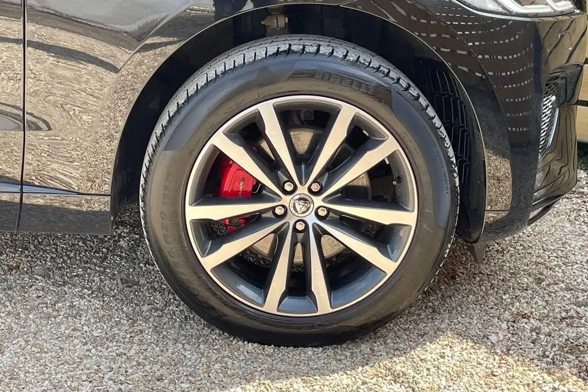 2023-jaguar-f-pace-20-d200-r-dynamic-se-black-big-13