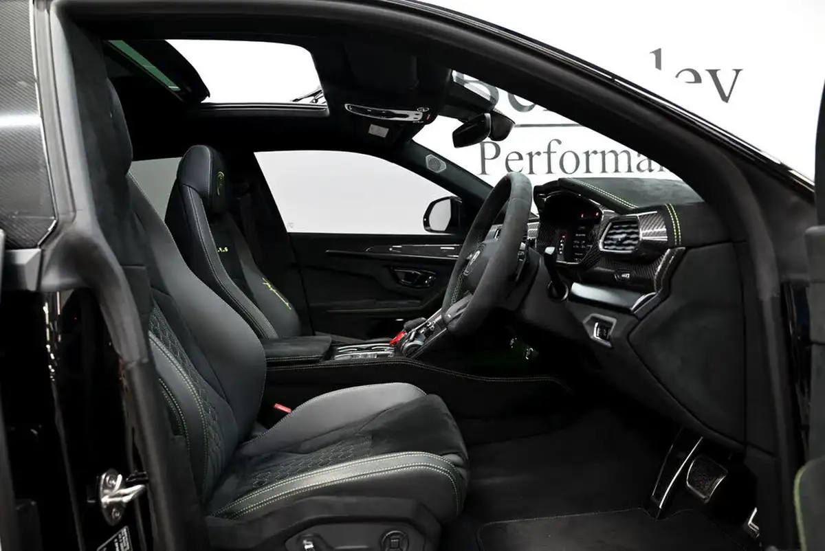 2023-lamborghini-urus-40-no-trim-big-15