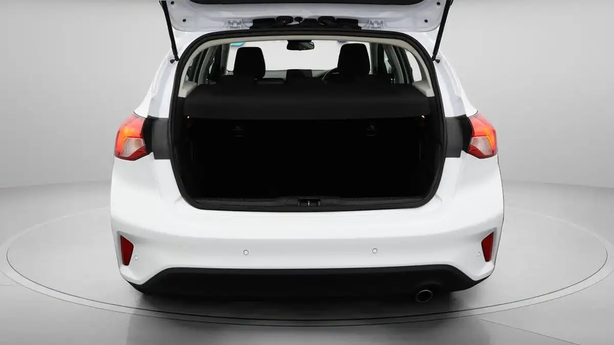 2019-ford-focus-15-zetec-120ps-hatchback-big-16