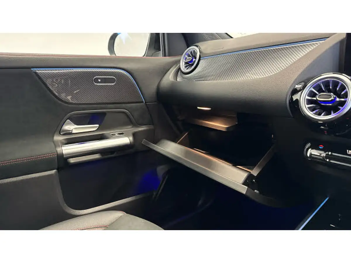 2024-mercedes-benz-gla-class-13-gla-200-amg-line-executive-big-36