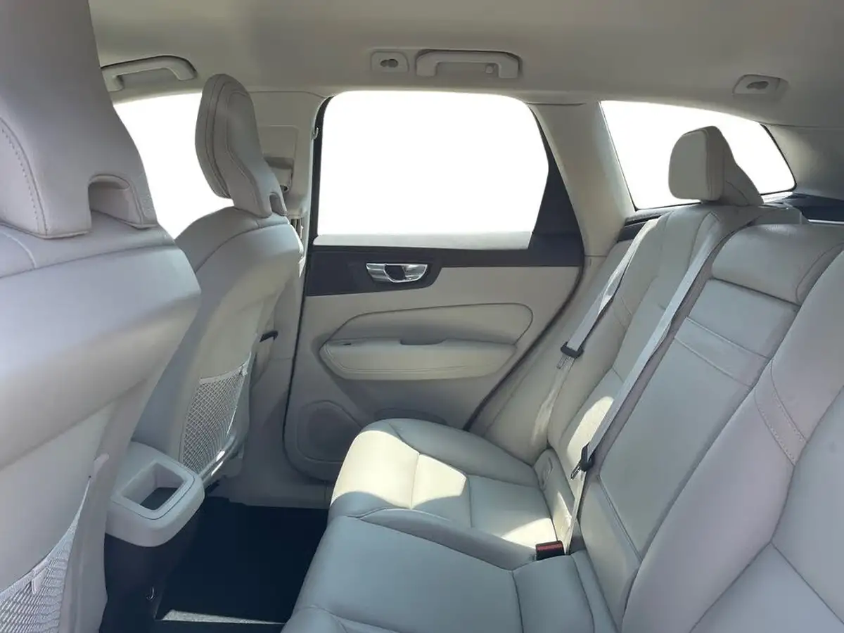 2019-volvo-xc60-20-t5-momentum-awd-big-10
