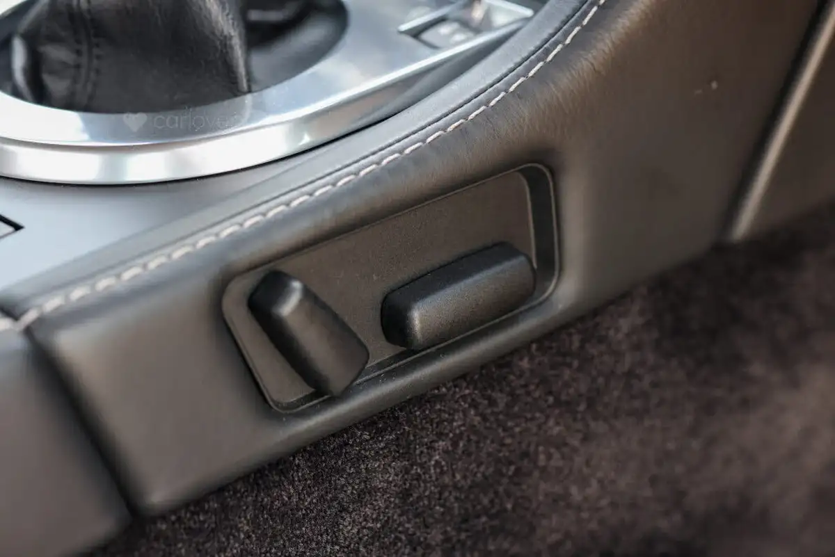 2013-aston-martin-vantage-47-coupe-big-75