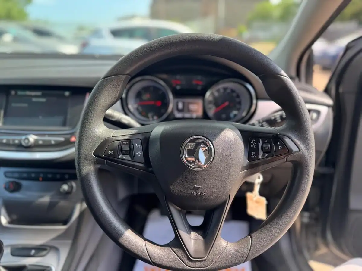 2015-vauxhall-astra-13cdti-design-16v-hatchback-big-20