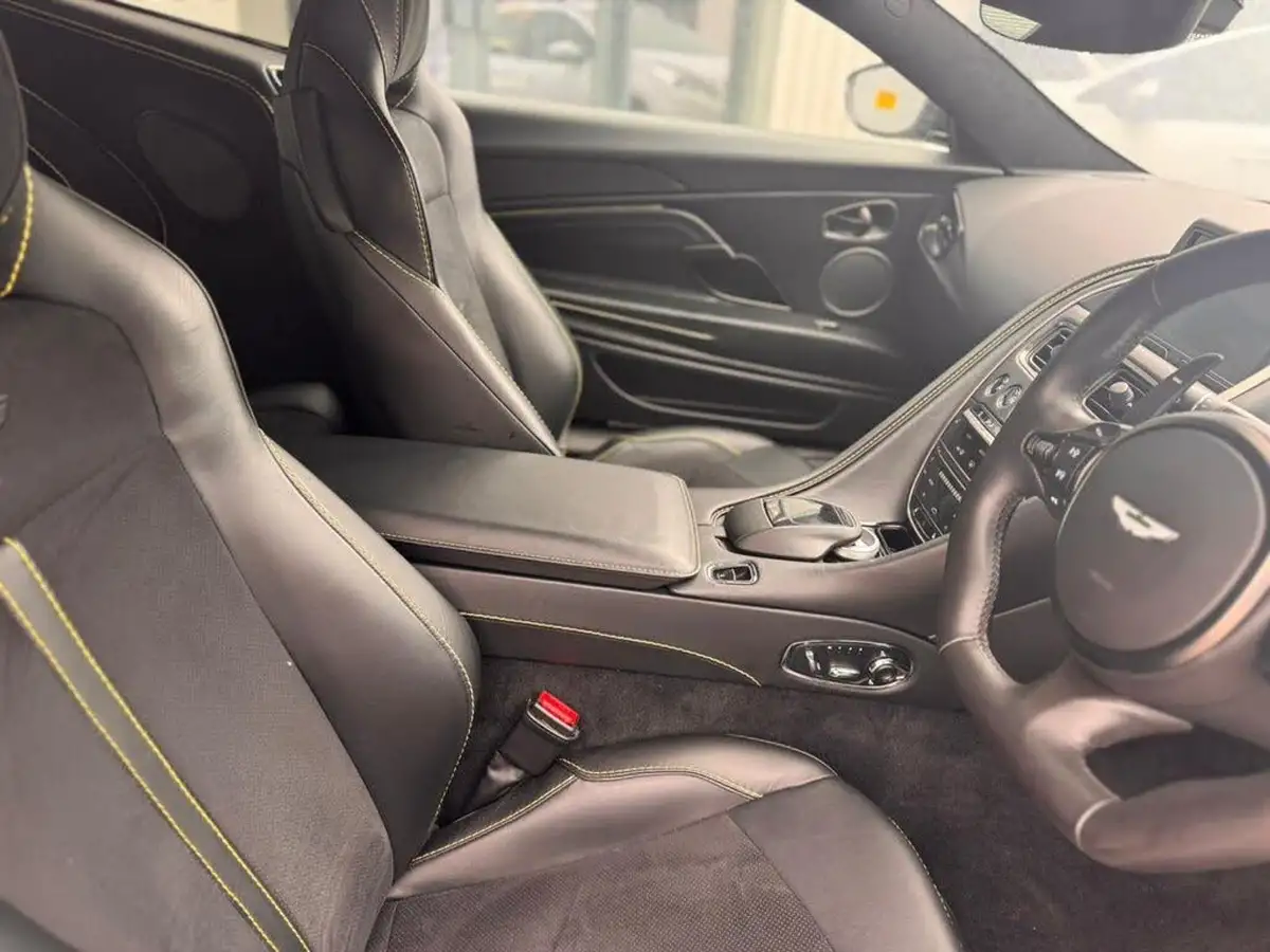 2022-aston-martin-db11-40-v8-528bhp-ss-big-18