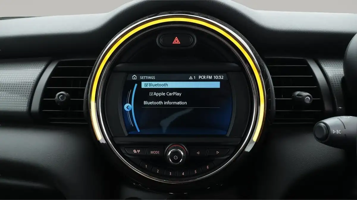 2020-mini-cooper-15-cooper-classic-nav-hatchback-3d-big-26