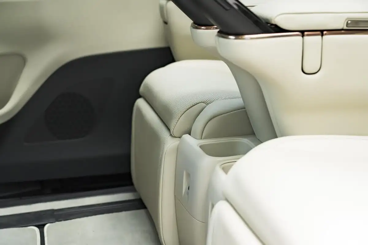 2025-lexus-lm-350h-25-awd-big-43