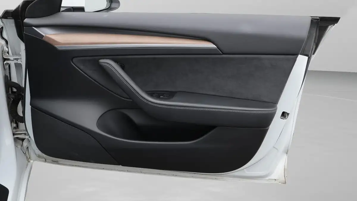 2021-tesla-model-3-e-long-range-awd-big-15
