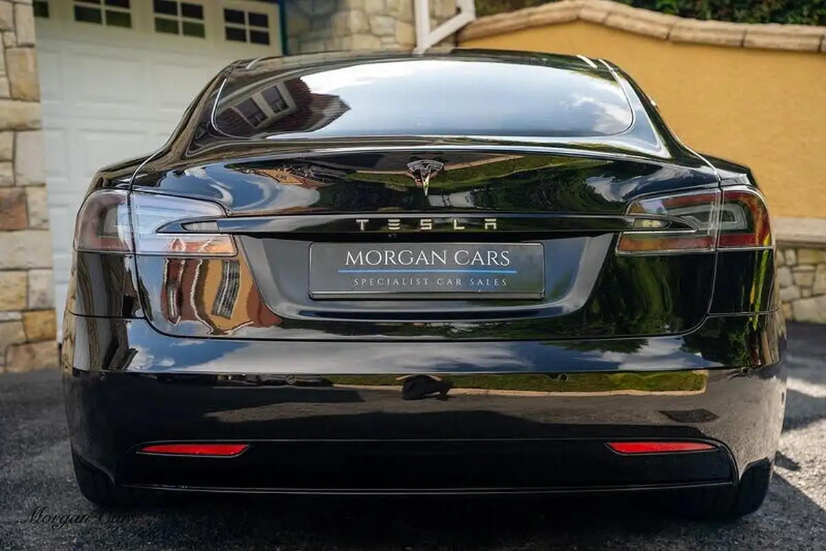 2017-tesla-model-s-e-90d-311kw-big-14