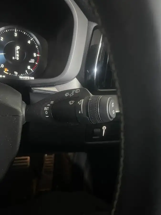 2018-volvo-xc60-20td-d4-r-design-4x4-geartronic-big-21