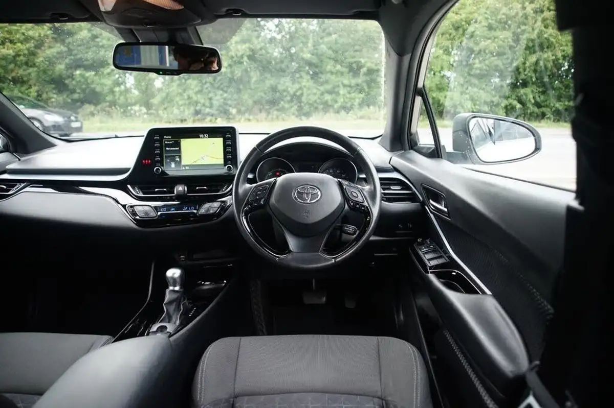 2021-toyota-c-hr-18-vvt-i-design-big-8