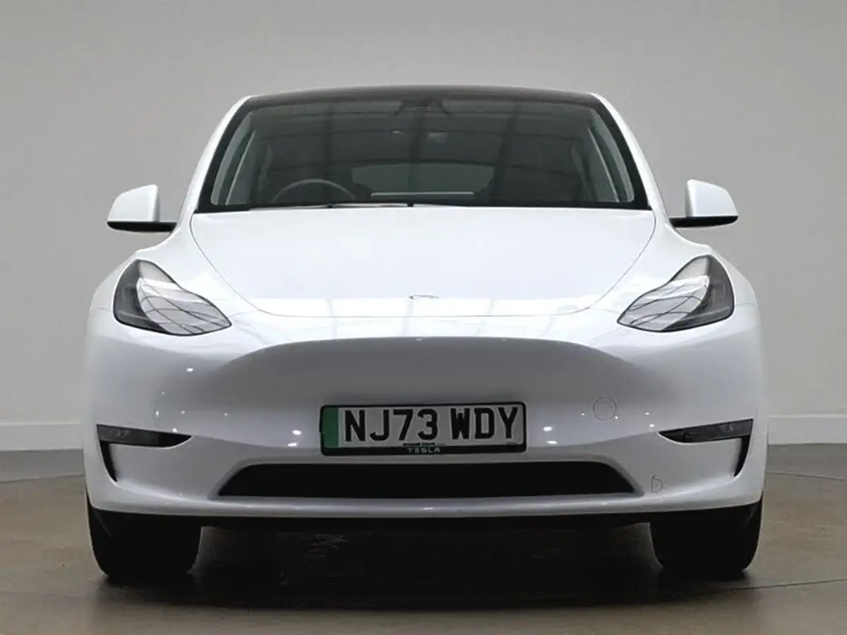 2023-tesla-model-y-e-long-range-big-11
