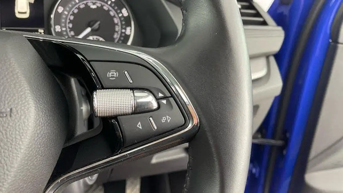 2022-skoda-octavia-20tdi-se-116ps-estate-big-20