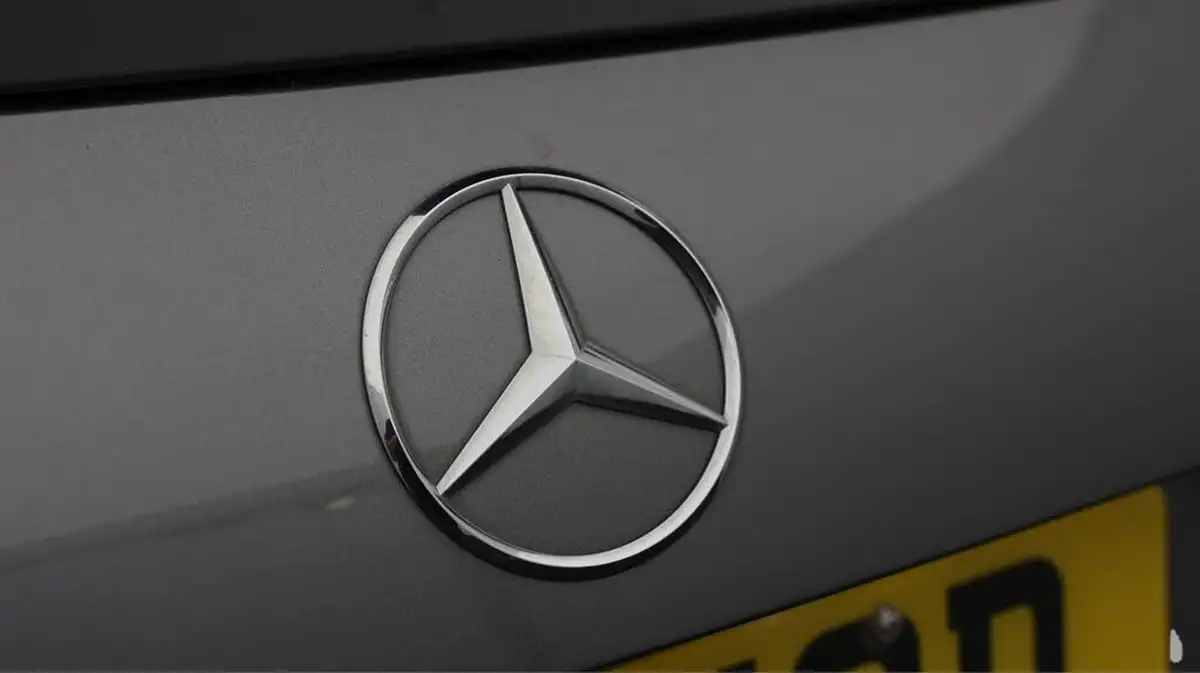 2022-mercedes-benz-gla-class-13-gla-200-sport-executive-big-21