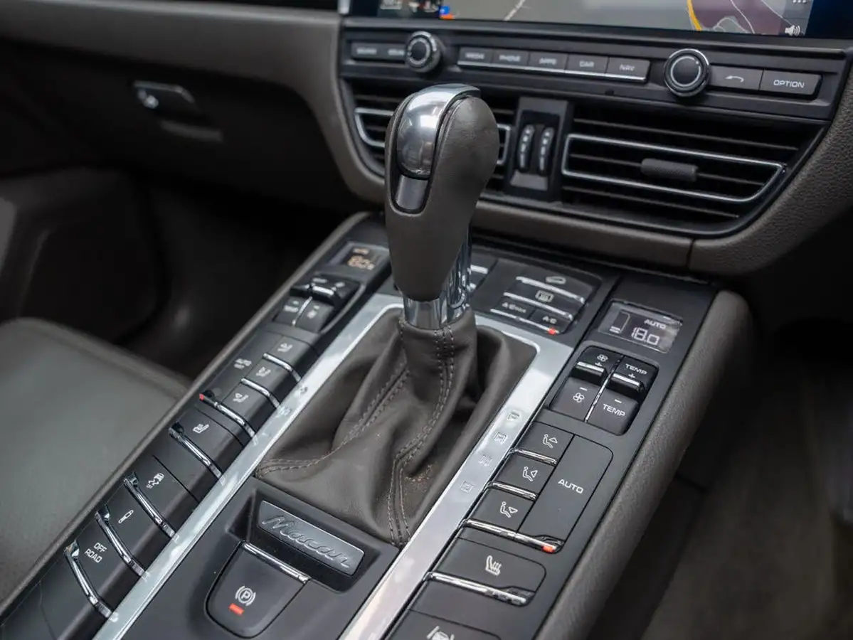 2020-porsche-macan-30-v6-s-big-33