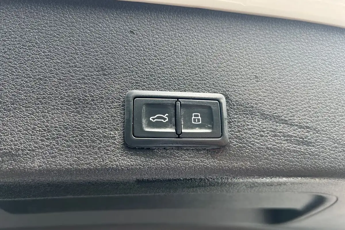 2019-audi-e-tron-55e-launch-edition-big-13