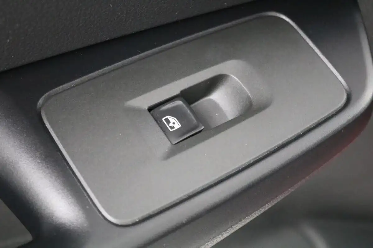 2021-volkswagen-caddy-20tdi-c20-cargo-commerce-102pseu6d-big-52