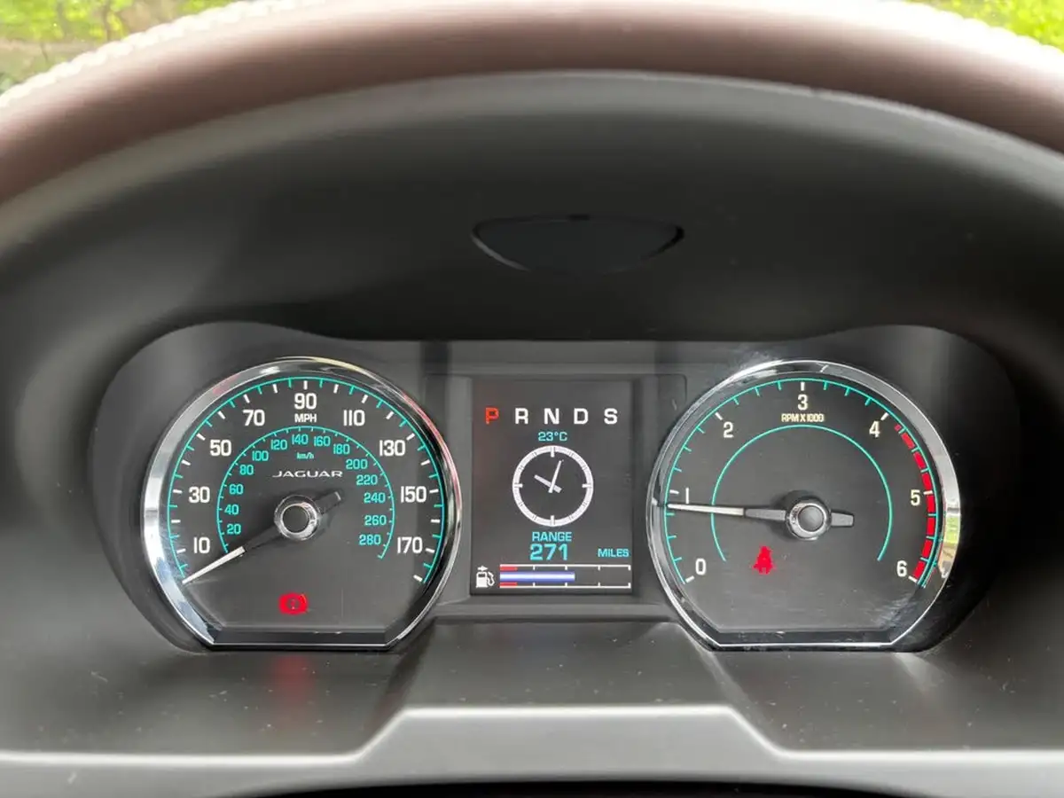 2014-jaguar-xf-30td-portfolio-saloon-4d-big-41