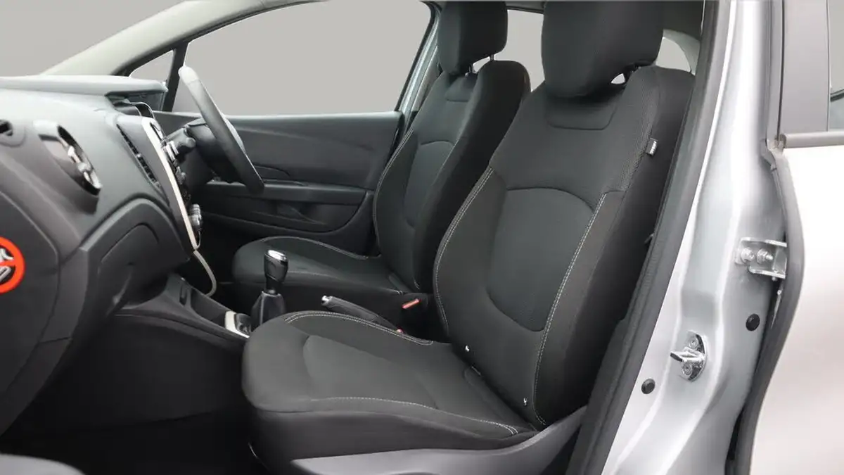 2020-renault-captur-09-tce-play-big-14