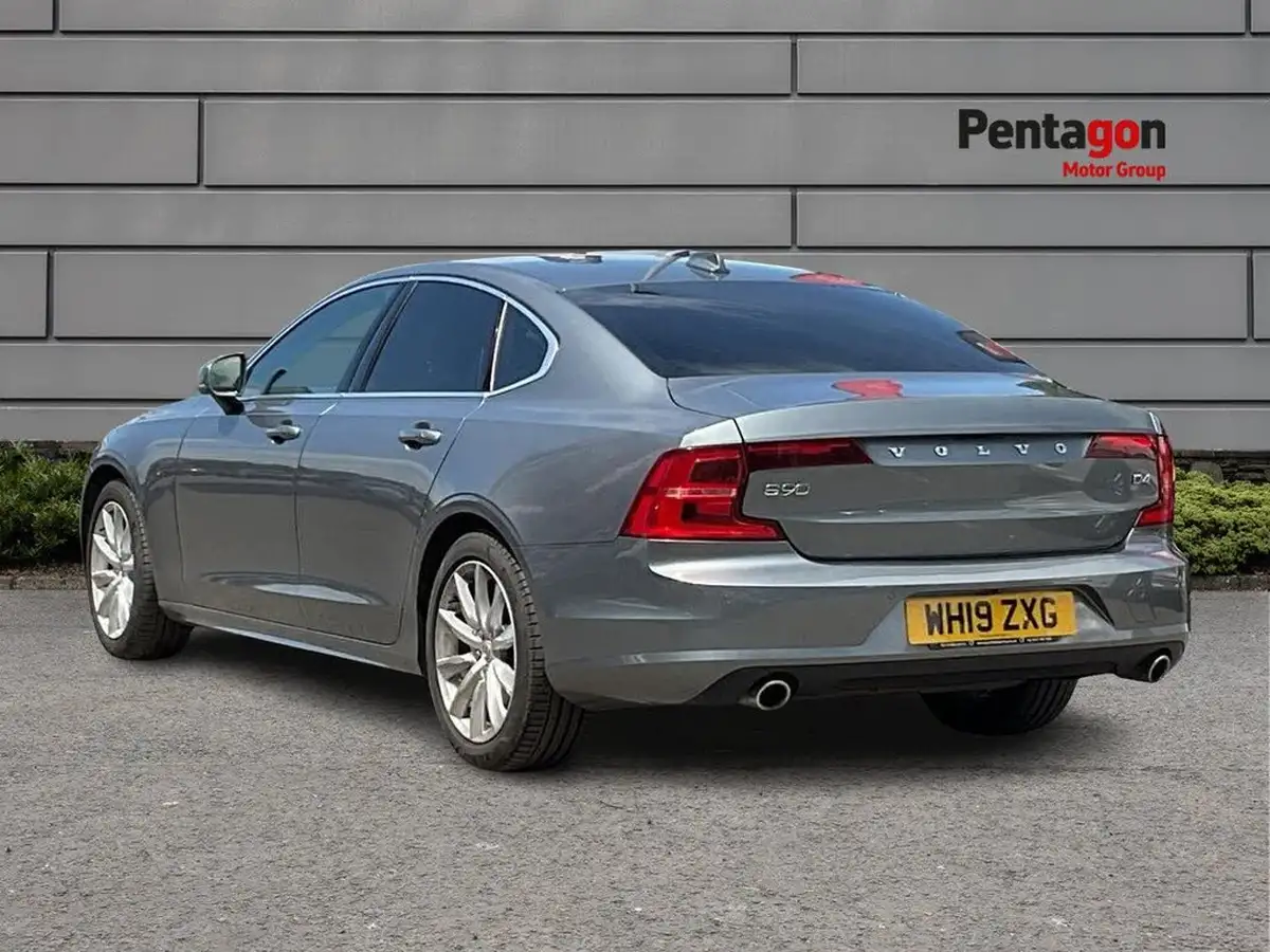 2019-volvo-s90-20td-d4-momentum-plus-big-1