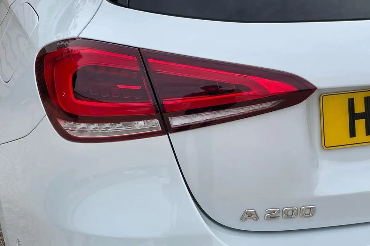 2021-mercedes-benz-a-class-13-a200-exclusive-edition-7g-dct-big-22