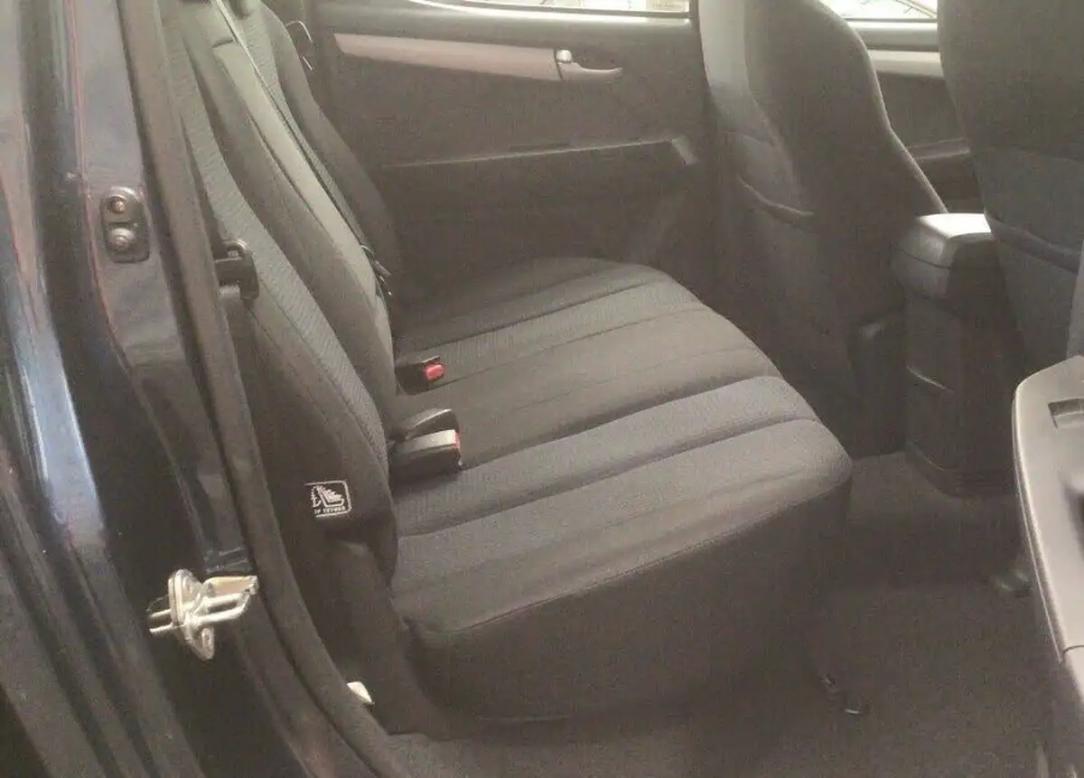 2014-isuzu-d-max-25td-yukon-double-pickup-auto-big-4