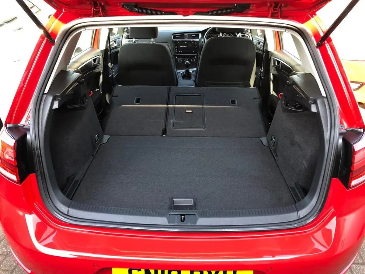 2018-volkswagen-golf-10-tsi-se-nav-110ps-ss-hatchback-5d-big-23