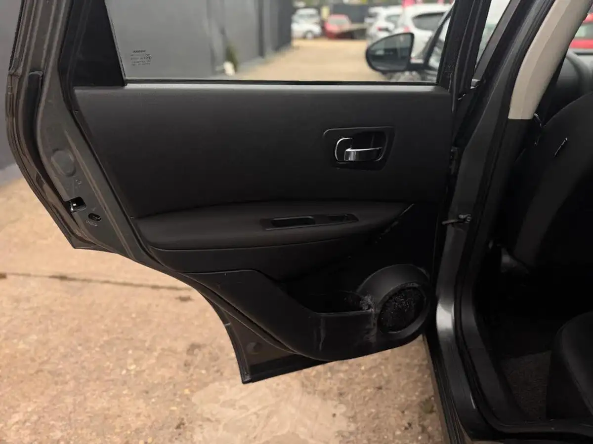 2012-nissan-qashqai-16-acenta-big-30