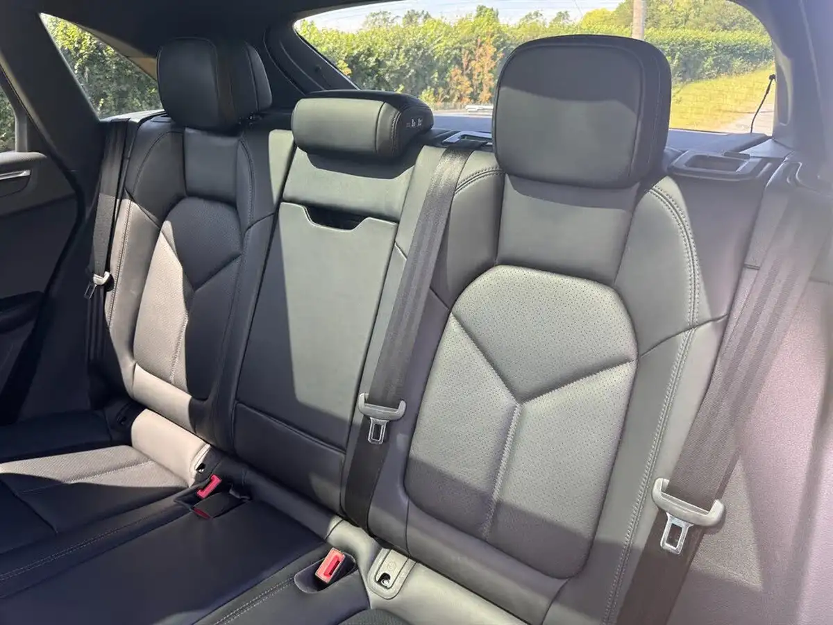 2023-porsche-macan-20-big-17