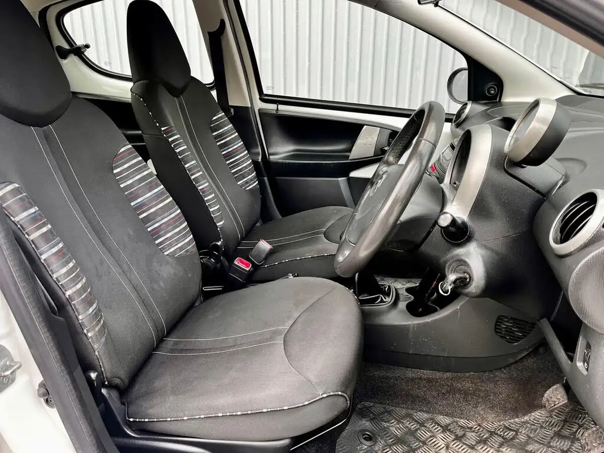 2014-citroen-c1-10-edition-5d-big-9