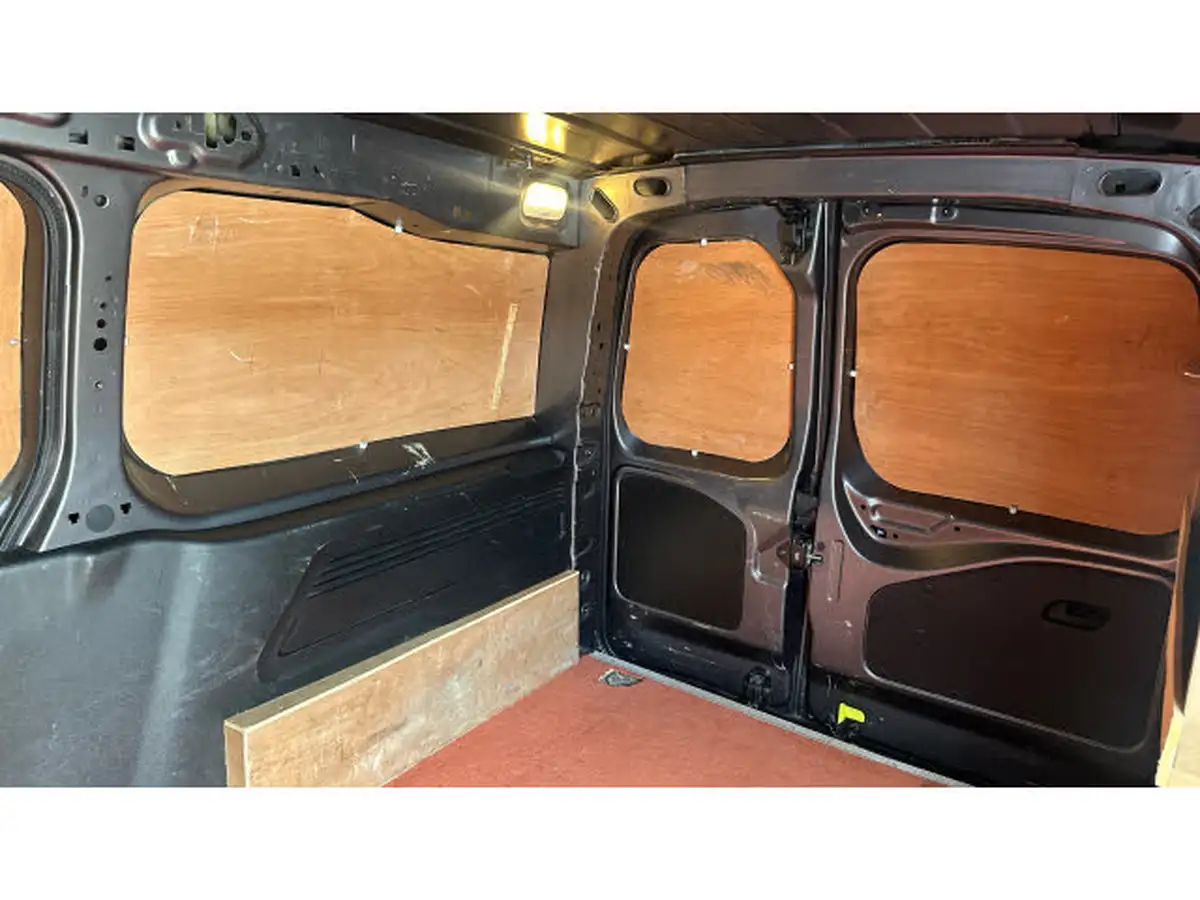 2019-peugeot-partner-16bluehdi-950-professional-big-13