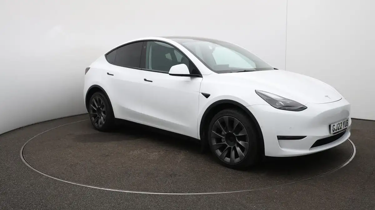 2022-tesla-model-y-e-long-range-big-43