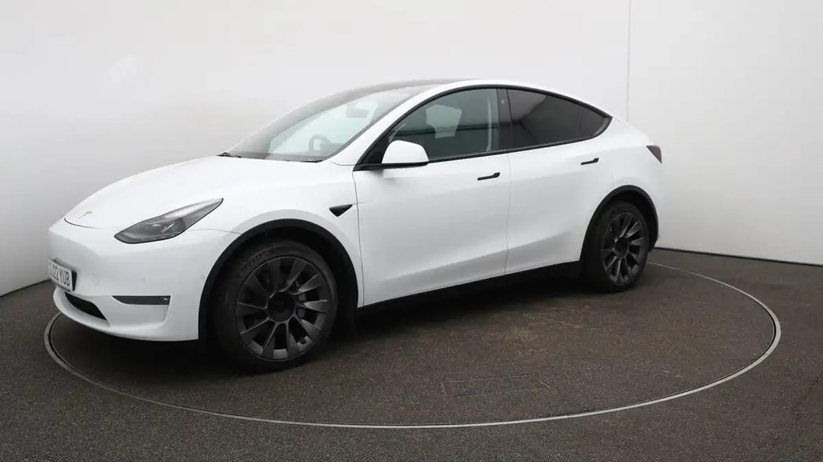 2022-tesla-model-y-e-long-range-big-67