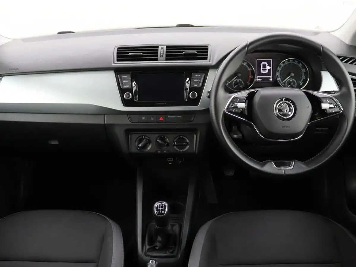 2021-skoda-fabia-10-mpi-colour-edition-60ps-big-16