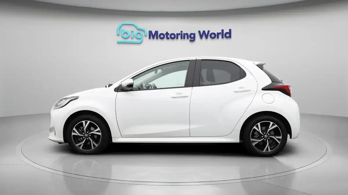 2024-toyota-yaris-15-vvt-i-design-big-4