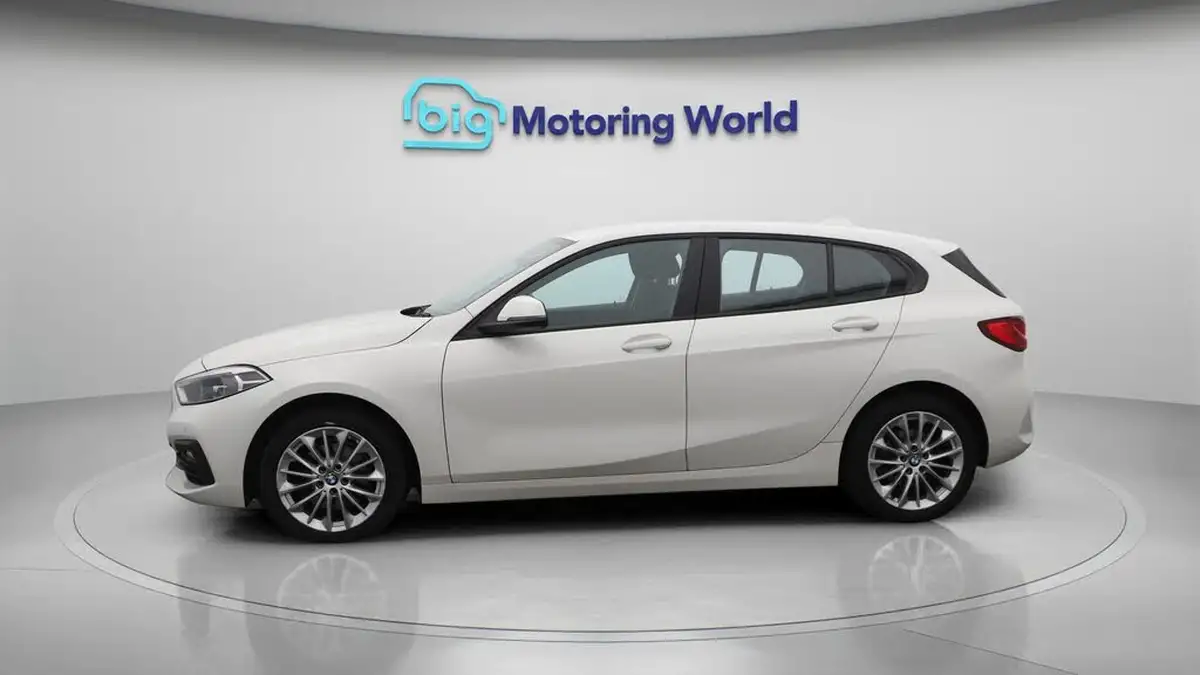 2021-bmw-1-series-15-118i-se-lcp-dct-big-4