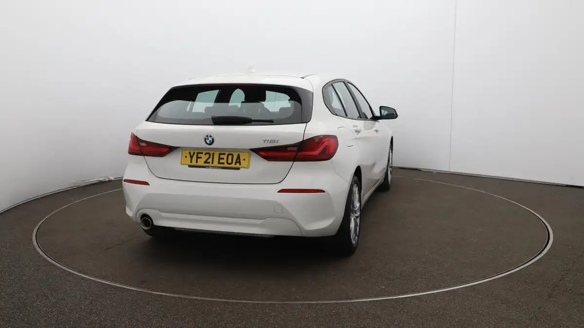 2021-bmw-1-series-15-118i-se-lcp-dct-big-56