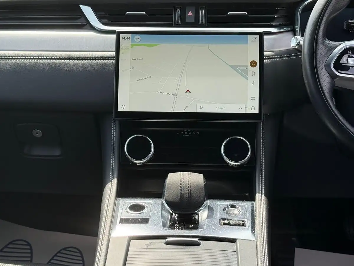 2022-jaguar-f-pace-20-p400e-r-dynamic-s-big-28
