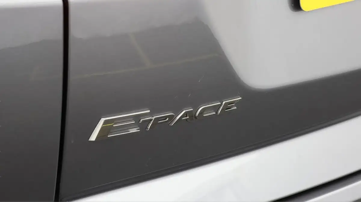2021-jaguar-e-pace-20-d200-r-dynamic-se-big-21
