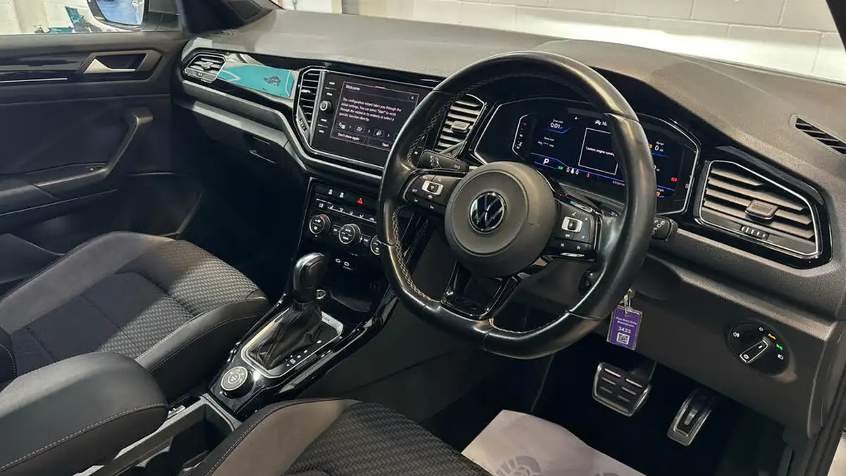 2021-volkswagen-t-roc-20-tsi-r-big-8